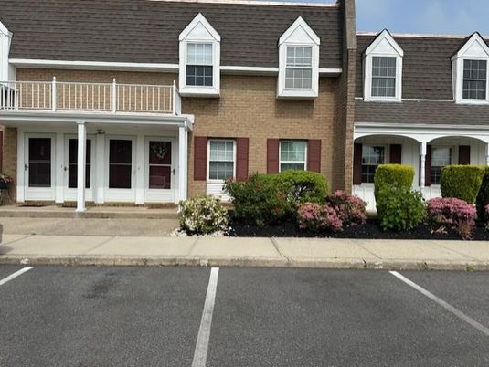 Exterior, Facade, Brick Facade, Rowhouse
