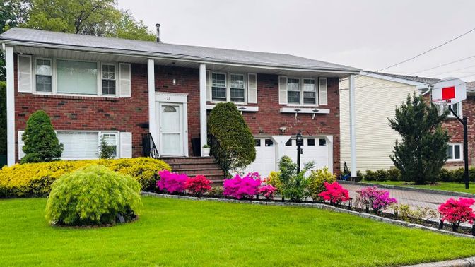 Attached, Exterior, Facade, Brick Facade, Raised Ranch