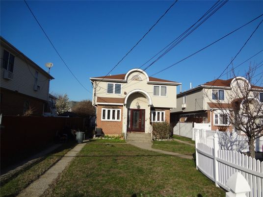 Backyard, Exterior, Facade, Brick Facade, Queen Anne Victorian