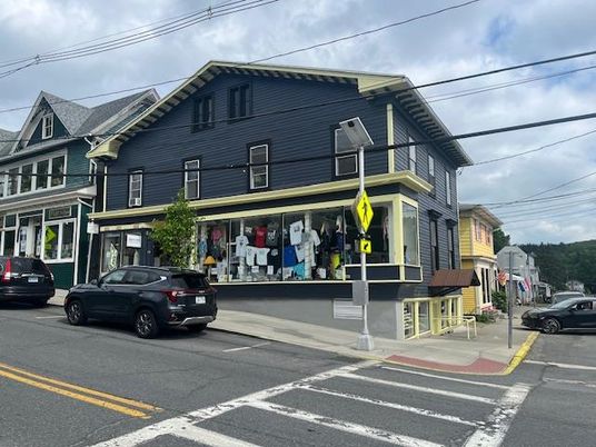 Exterior, Facade, Queen Anne Victorian