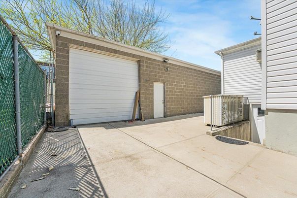 Detached Garage, Exterior