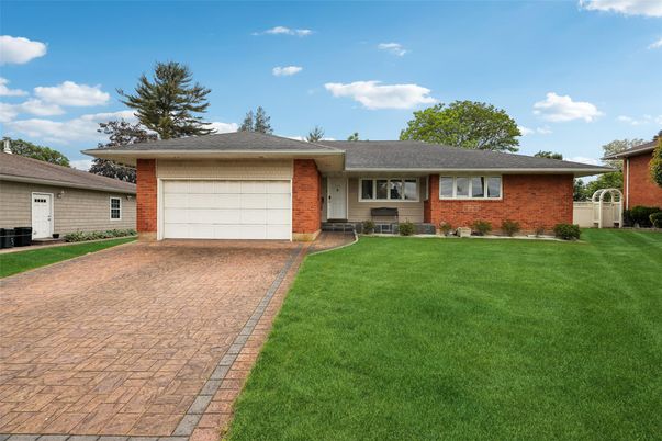 Attached, Exterior, Facade, Brick Facade, Ranch