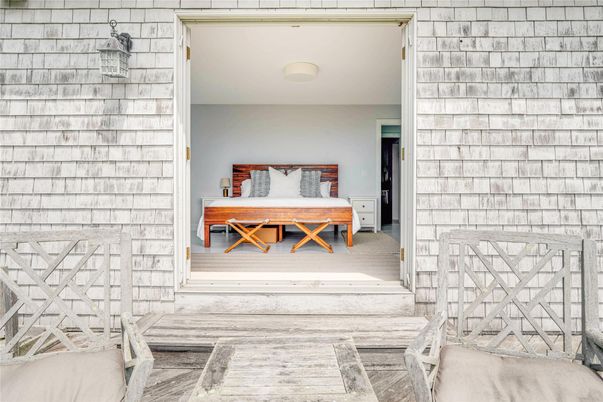 Bedroom, Exterior