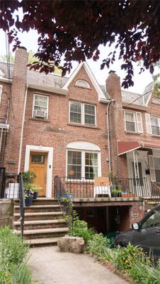 Exterior, Facade, Brick Facade, Rowhouse