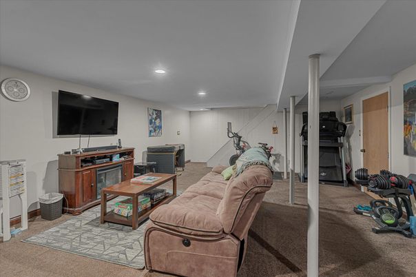 Fitness Equipment, Interior, Living room, Recessed Lighting