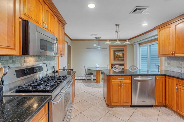 Dining room, Interior, Kitchen, Pendant Lights, Recessed Lighting, Stainless Steel Appliances
