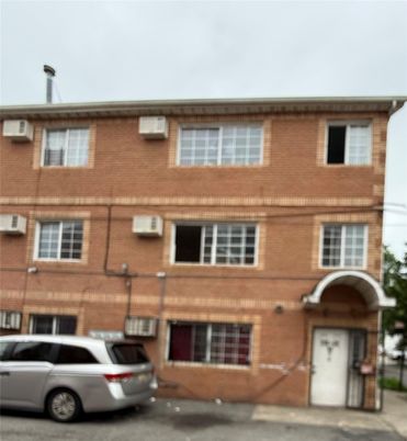 Exterior, Facade, Brick Facade, Rowhouse