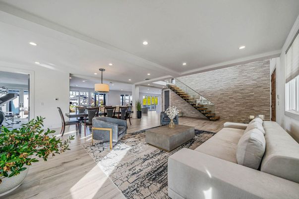 Dining room, Interior, Living room, Pendant Lights, Recessed Lighting, Wood Texture Flooring