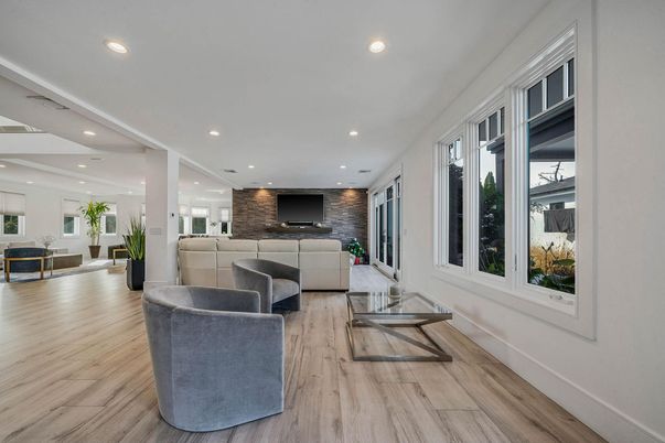 Interior, Living room, Recessed Lighting, Wood Texture Flooring