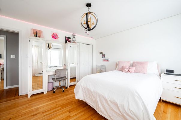 Bedroom, Interior, Pendant Lights, Wood Texture Flooring