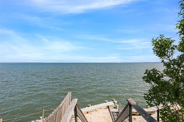 Exterior, Lake