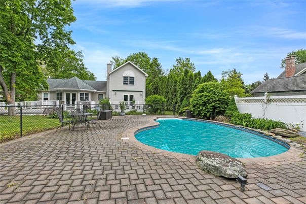Exterior, Pool