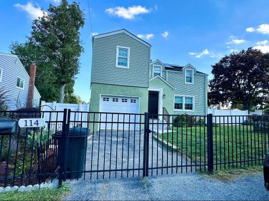 Attached, Exterior, Facade, Rowhouse