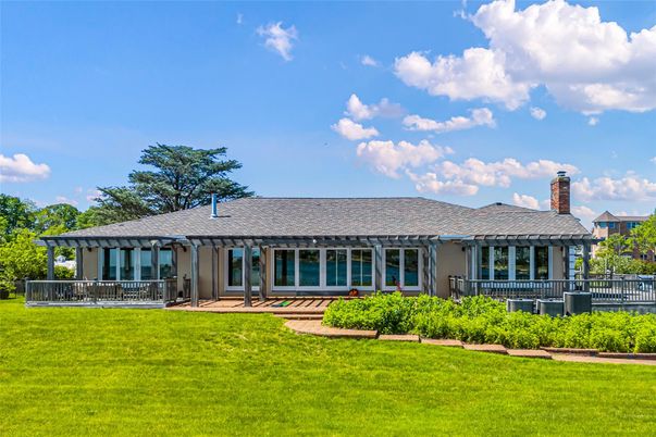 Backyard, Exterior, Facade, Ranch