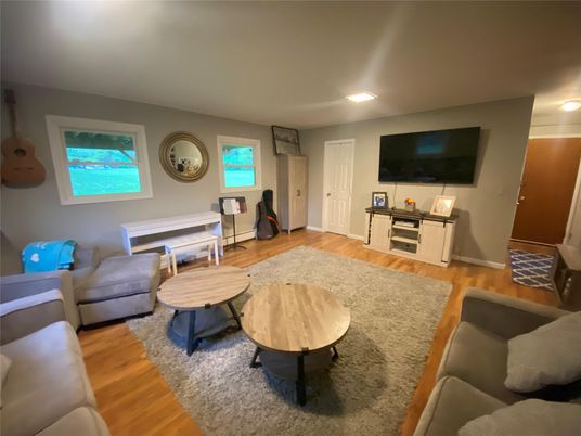 Interior, Living room, Recessed Lighting, Wood Texture Flooring