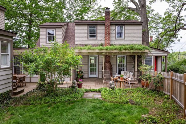 Exterior, Facade, American Foursquare