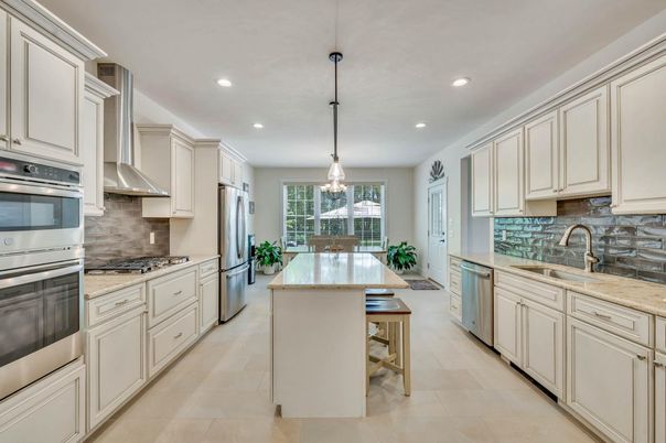 Dining room, Interior, Kitchen, Pendant Lights, Recessed Lighting, Stainless Steel Appliances