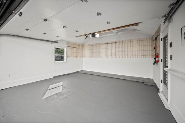Garage, Interior