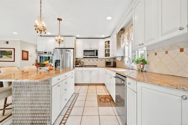 Chandelier, Interior, Kitchen, Recessed Lighting, Stainless Steel Appliances
