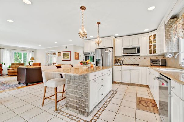 Chandelier, Interior, Kitchen, Living room, Recessed Lighting, Stainless Steel Appliances
