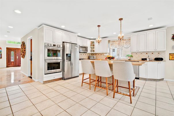 Chandelier, Interior, Kitchen, Recessed Lighting, Stainless Steel Appliances