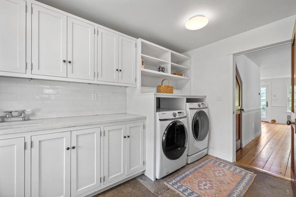 Interior, Washer, Wood Texture Flooring