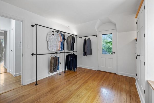 Interior, Walk-in Closets, Wood Texture Flooring
