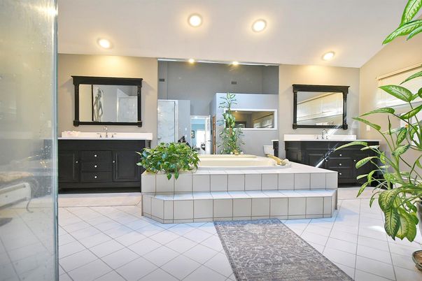 Bathroom, Dual Sink Vanities, Interior, Recessed Lighting