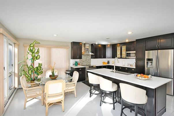Dining room, Interior, Kitchen, Recessed Lighting, Stainless Steel Appliances