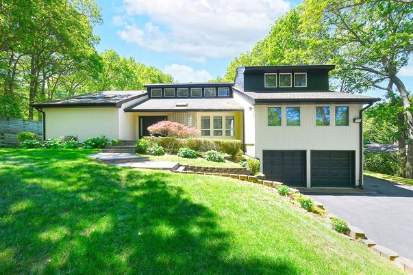 Attached, Exterior, Facade, Split Level