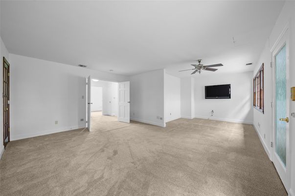 Empty room, Interior, Recessed Lighting