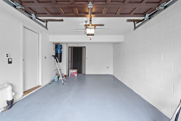 Garage, Interior, Stone Walls