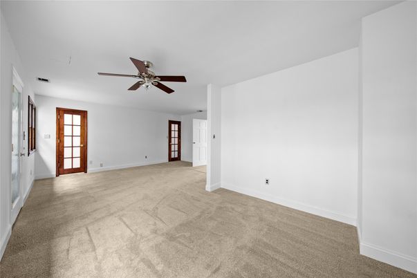 Empty room, Interior