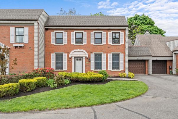 Attached, Exterior, Facade, Brick Facade, Georgian