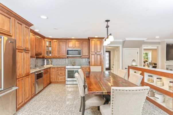 Dining room, Interior, Kitchen, Pendant Lights, Recessed Lighting, Stainless Steel Appliances