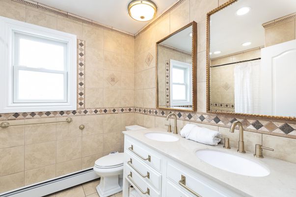 Bathroom, Dual Sink Vanities, Interior, Recessed Lighting