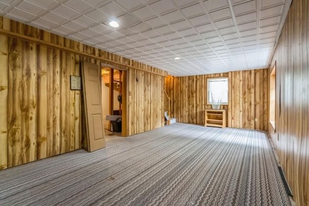 Empty room, Interior, Recessed Lighting, Wooden Walls