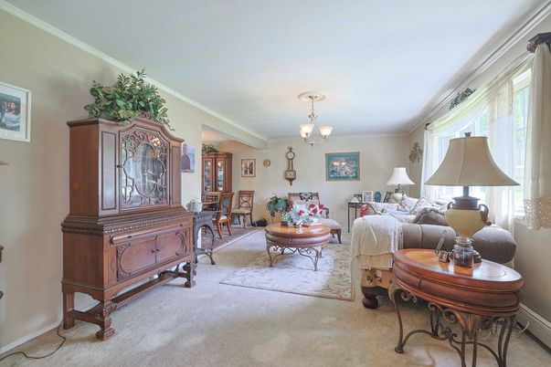 Chandelier, Interior, Living room