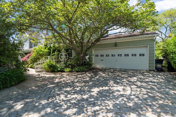 Detached Garage, Exterior