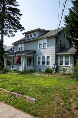 Backyard, Exterior, Facade, American Foursquare