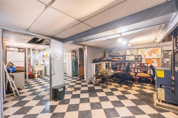 Garage, Interior