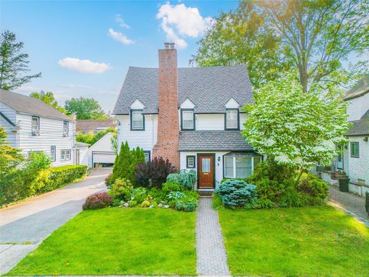 Exterior, Facade, Brick Facade, Cape Cod