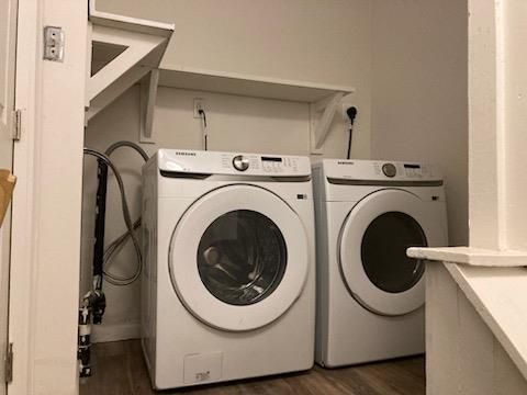 Interior, Washer, Wood Texture Flooring