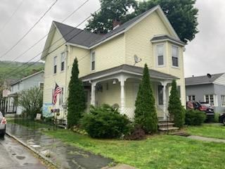 Exterior, Facade, Queen Anne Victorian