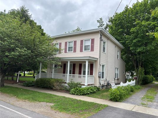 Exterior, Facade, American Foursquare