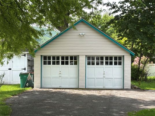 Detached Garage, Exterior
