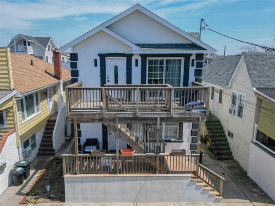Exterior, Facade, American Craftsman