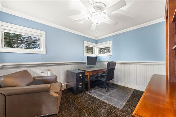 Home Office, Interior