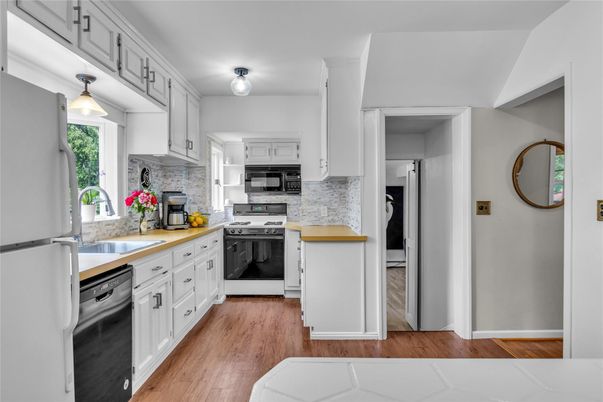 Interior, Kitchen, Stainless Steel Appliances, Wood Texture Flooring