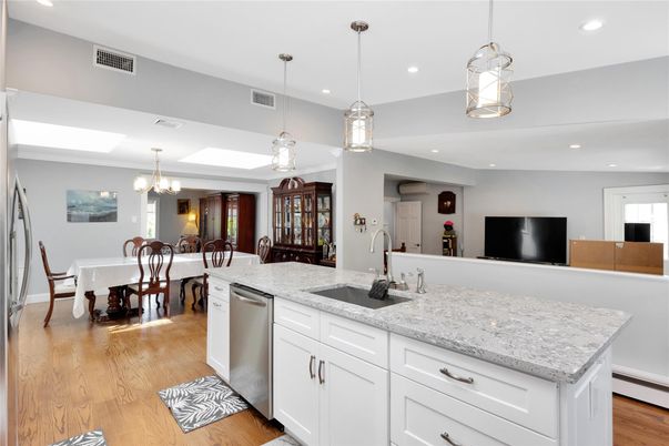 Chandelier, Dining room, Interior, Kitchen, Pendant Lights, Recessed Lighting, Wood Texture Flooring